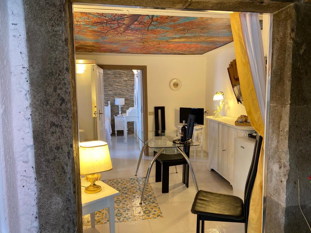 Don Mimi Guarnaschelli La Dependace Taormina